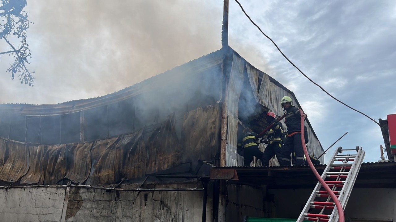 Bakıda baş vermiş yanğın söndürüldü - FOTOLAR (YENİLƏNİB)